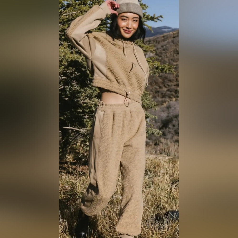 NWT Mono B Tan Sherpa And Knit Joggers Size Medium